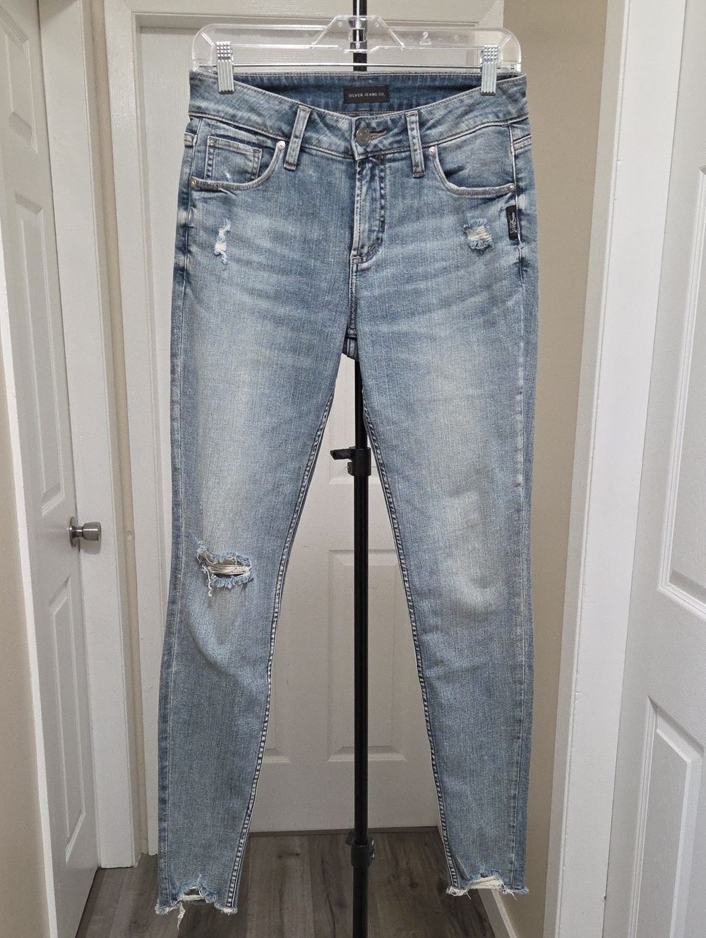 Silver Jeans Light Wash Distressed Women’s Jeans